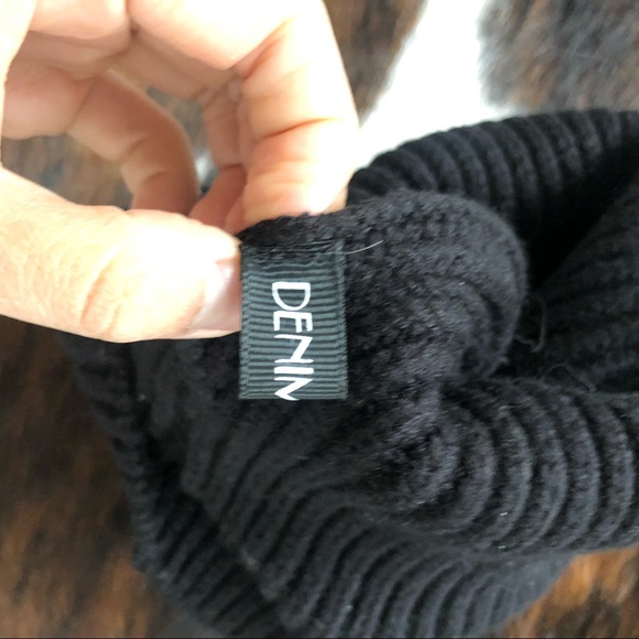 New Beanie Single Pom - black fox fur Pom beanie brand new - Picture 14 of 17